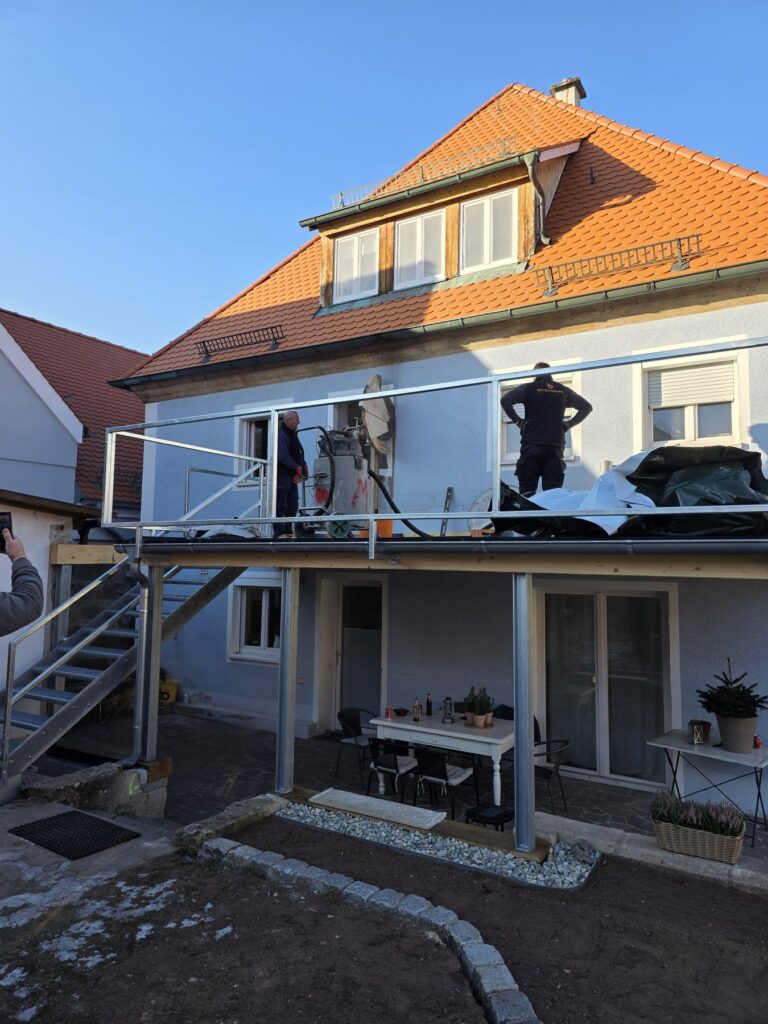 Fenster- und Tuerenmontage von Handwerk Schmidt in Roth