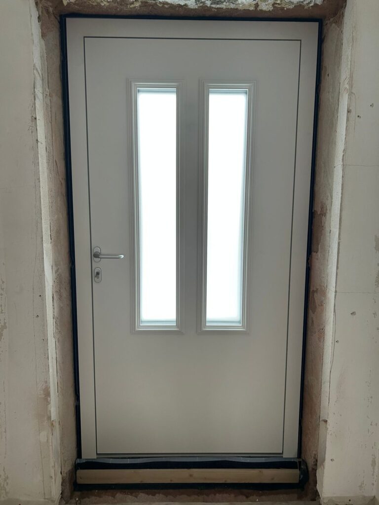 Fenster- und Tuerenmontage von Handwerk Schmidt in Roth